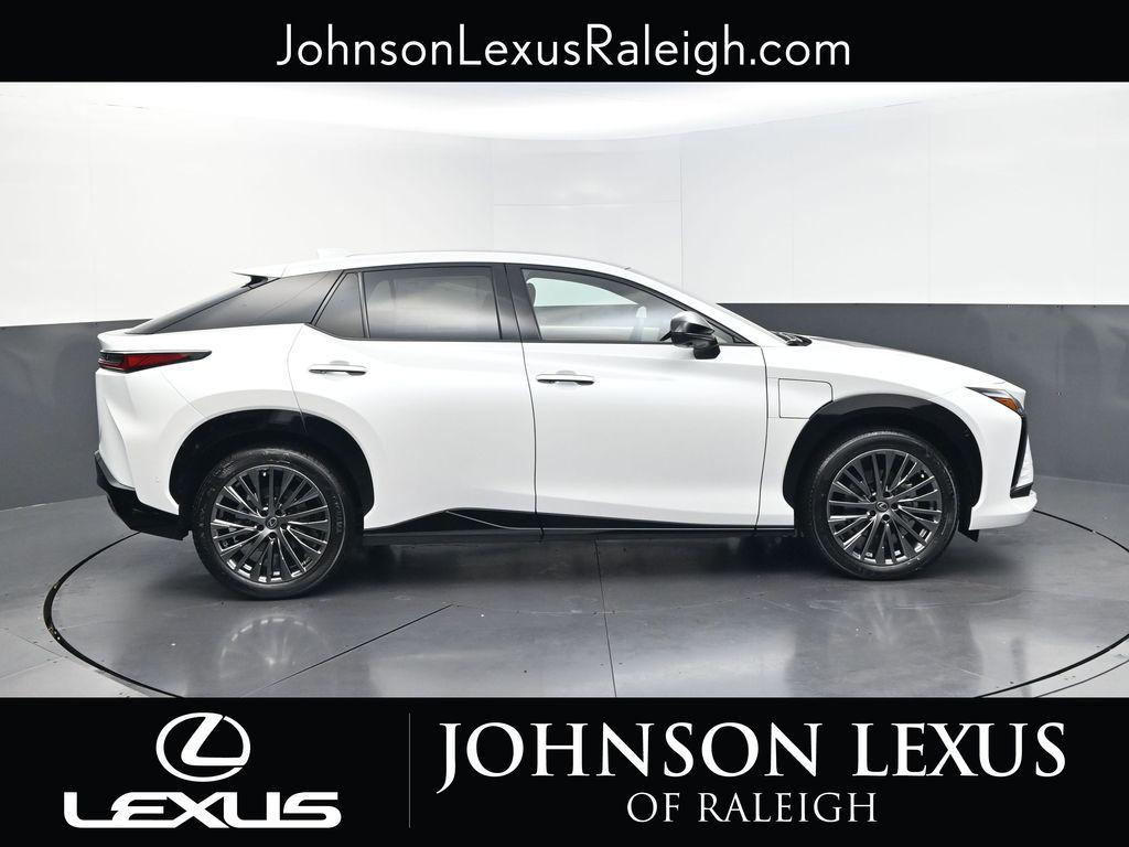 صورة 6 لـ 2026 Lexus RZ 450E LUXURY