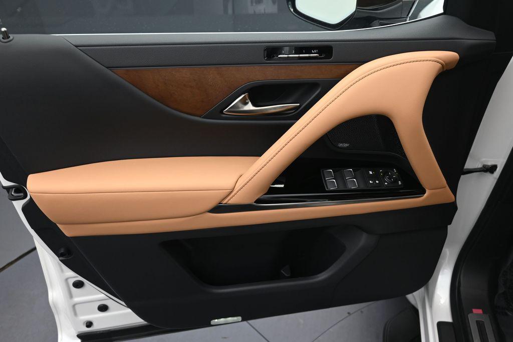 صورة 12 لـ 2026 Lexus LX 700H LUXURY