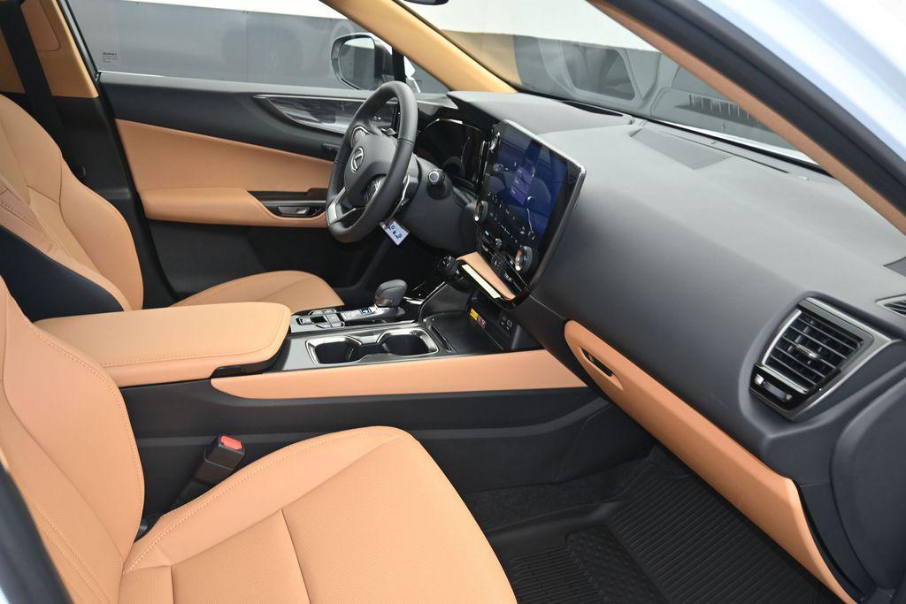 صورة 10 لـ 2026 Lexus NX 350 PREMIUM