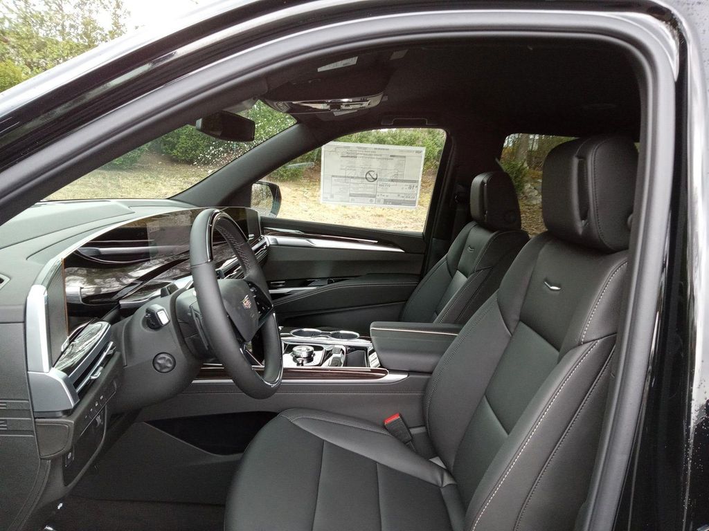 صورة 10 لـ 2026 Cadillac ESCALADE BASE