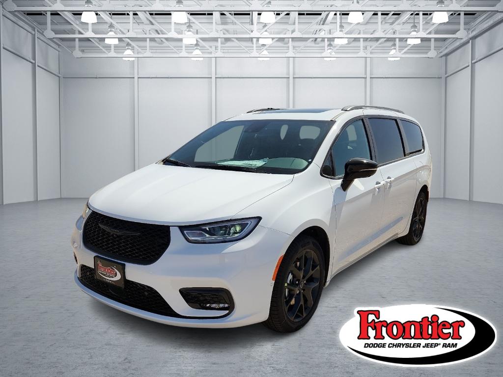 New 2026 Chrysler Pacifica Limited
