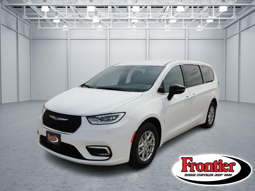 New 2026 Chrysler Pacifica Select