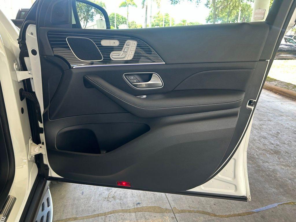 2025 Mercedes-BENZ GLE — миниатюра 28