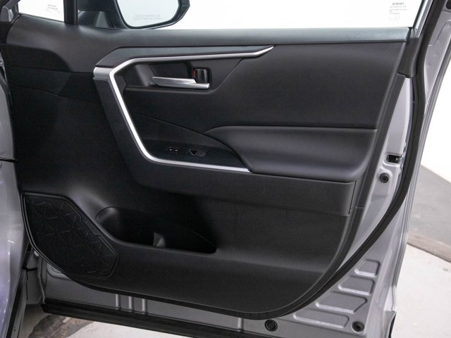 صورة 9 لـ 2024 Toyota RAV4 XLE