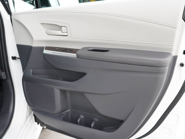 صورة 9 لـ 2024 Toyota SIENNA LE