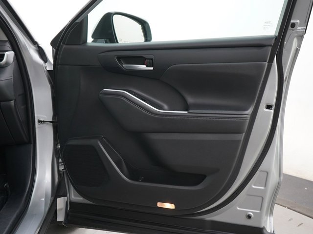 2025 TOYOTA HIGHLANDER XLE photo 9