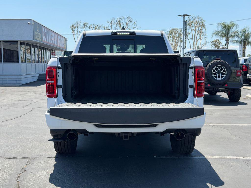 صورة 10 لـ 2025 RAM 1500 LIMITED