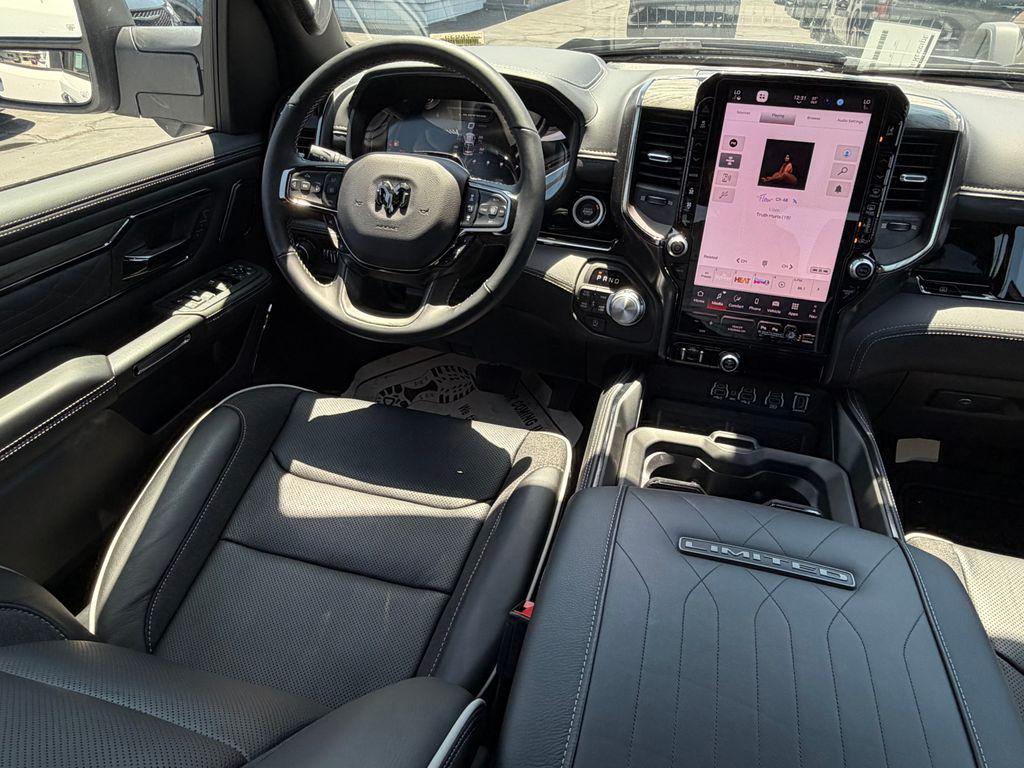 صورة مصغرة 32 لـ 2025 RAM 1500 LIMITED
