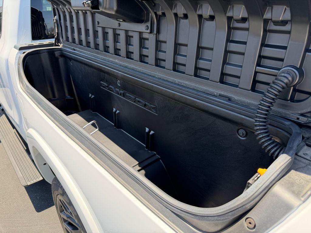 صورة مصغرة 17 لـ 2025 RAM 1500 LIMITED