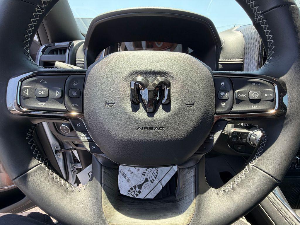 صورة مصغرة 29 لـ 2025 RAM 1500 LIMITED
