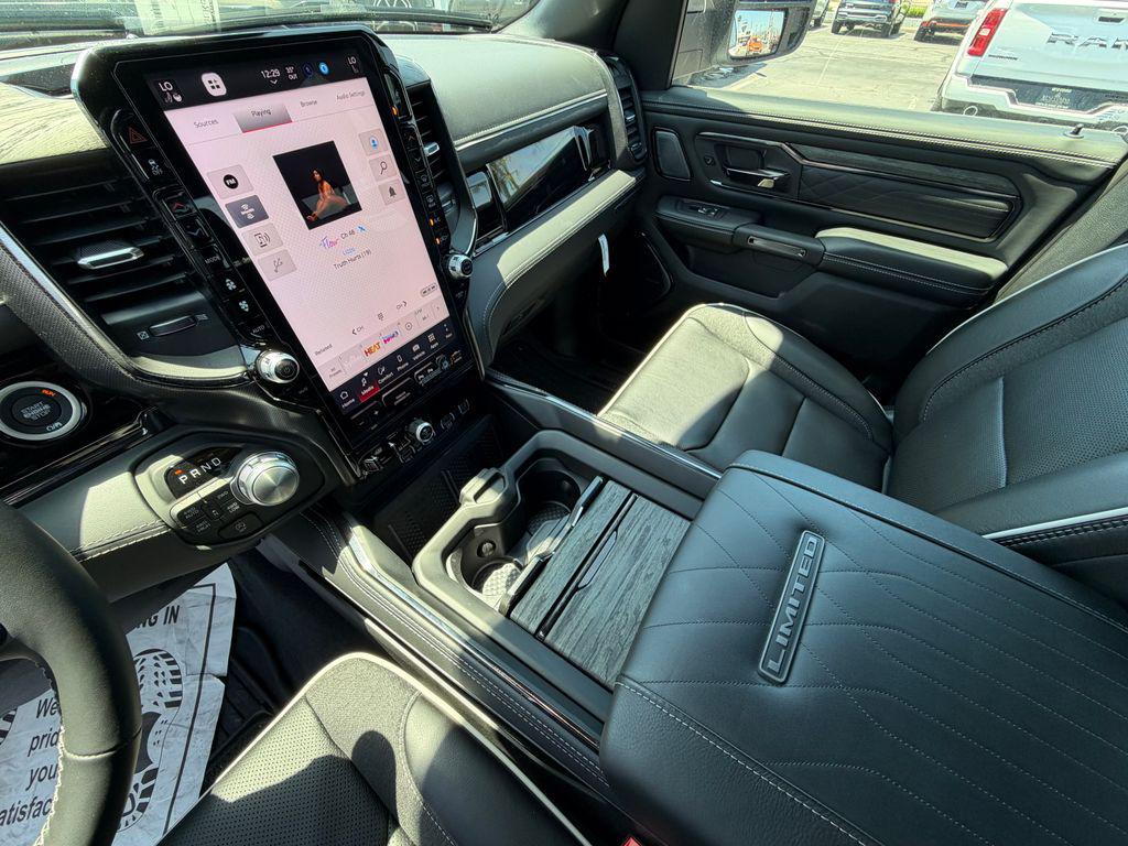 صورة مصغرة 25 لـ 2025 RAM 1500 LIMITED