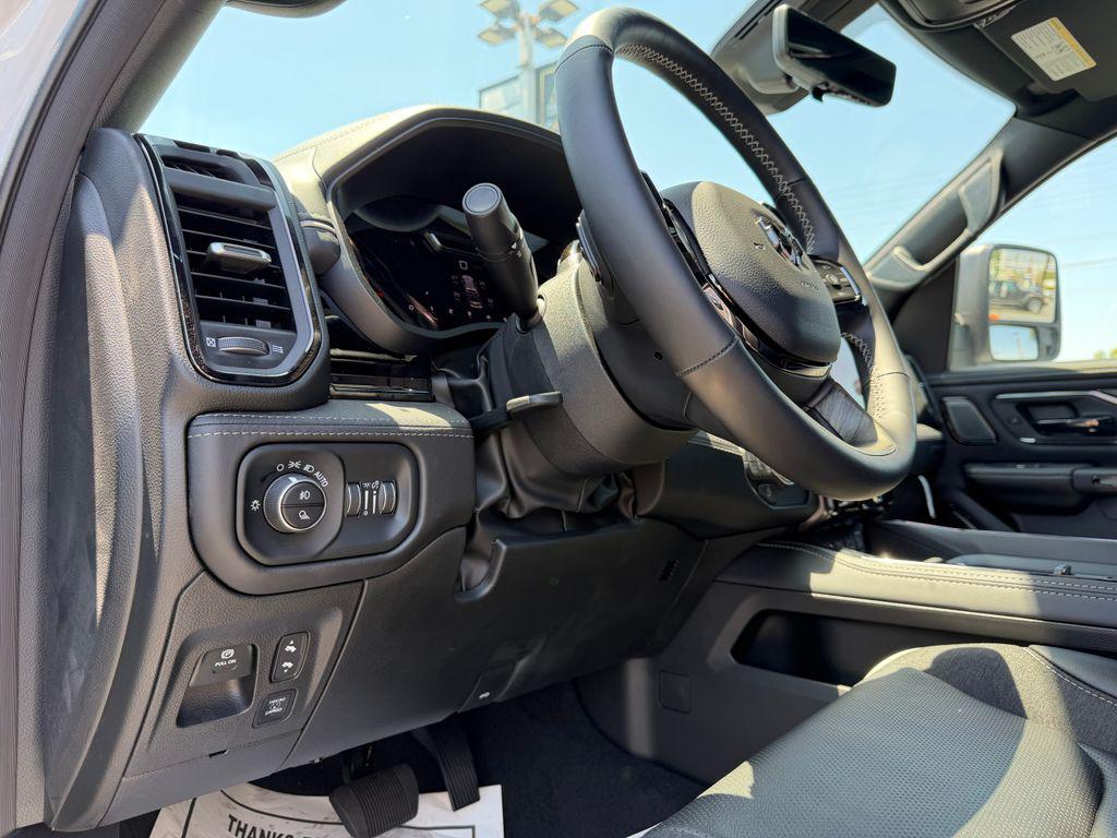 صورة مصغرة 14 لـ 2025 RAM 1500 LIMITED