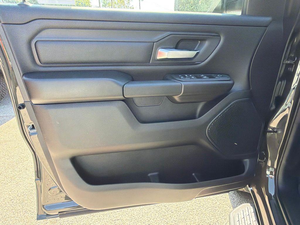 صورة مصغرة 14 لـ 2026 RAM 1500 EXPRESS