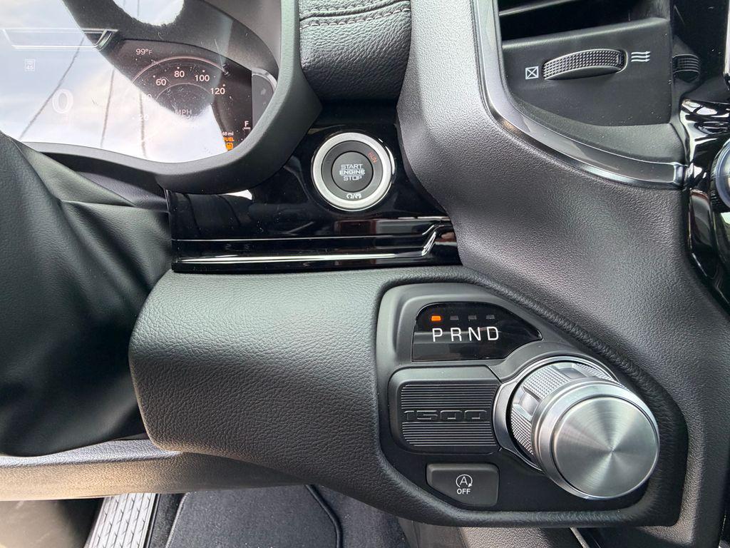 صورة مصغرة 27 لـ 2026 RAM 1500 LARAMIE
