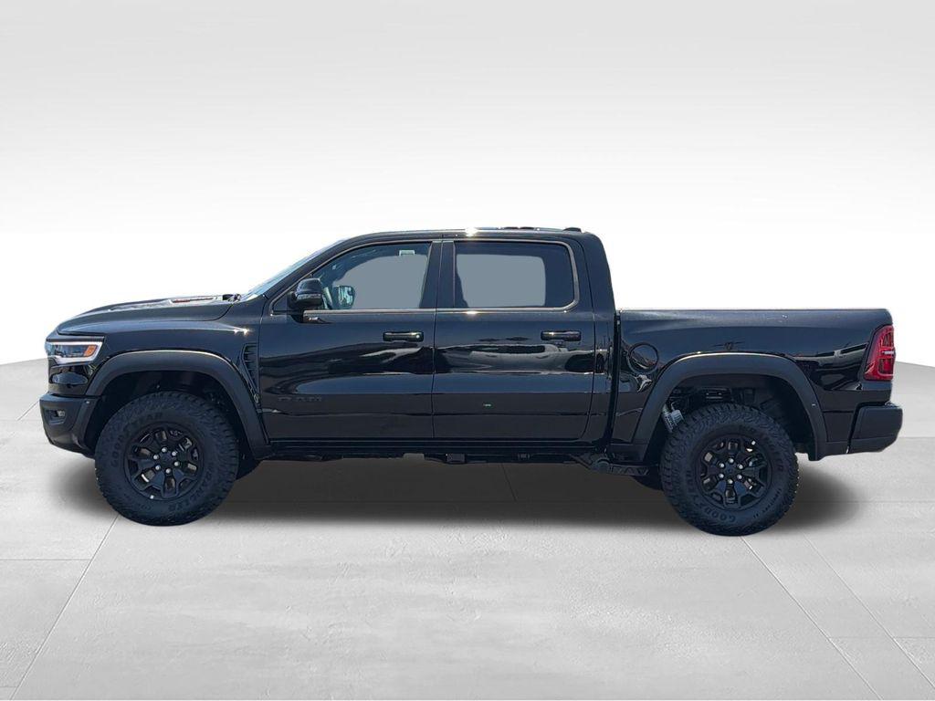صورة 2 لـ 2026 RAM 1500 RHO CREW CAB 4X4 5'7' BOX