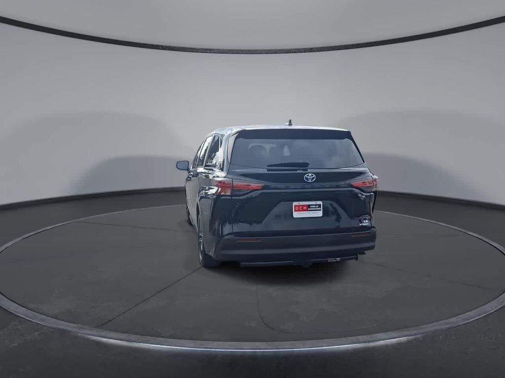 صورة 7 لـ 2021 Toyota SIENNA LE