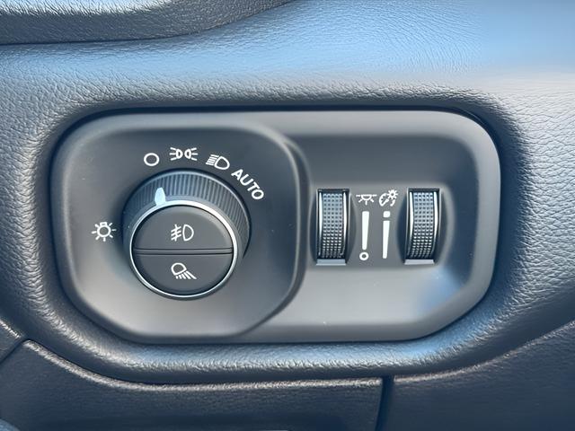 2026 RAM 1500 LARAMIE thumbnail 30