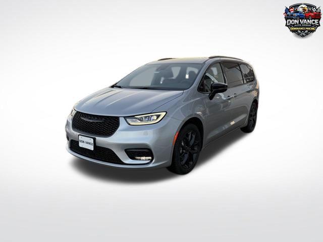 New 2026 Chrysler Pacifica L