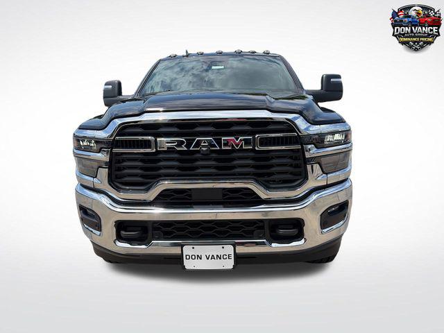 صورة 8 لـ 2026 RAM 2500 TRADESMAN CREW CAB 4X4 6'4' BOX