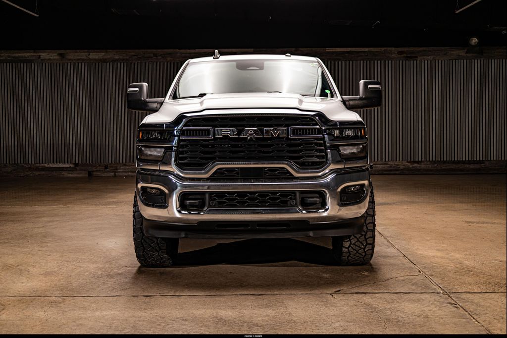 2025 RAM 2500 TRADESMAN CREW CAB 4X4 6'4' BOX — фото 3