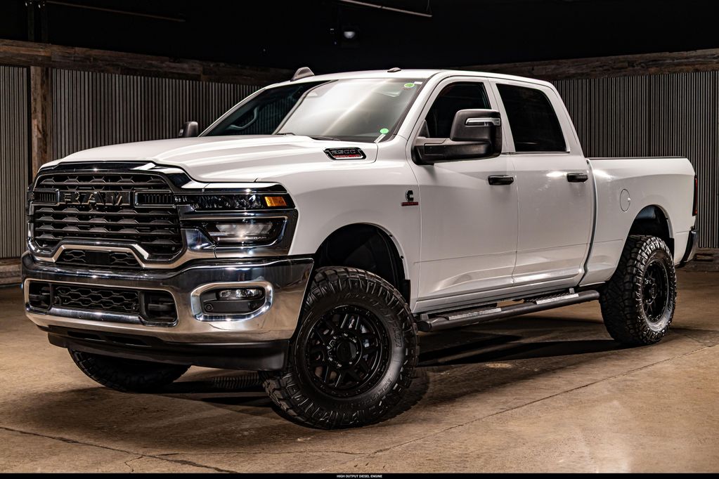 2025 RAM 2500 TRADESMAN CREW CAB 4X4 6'4' BOX — фото 4