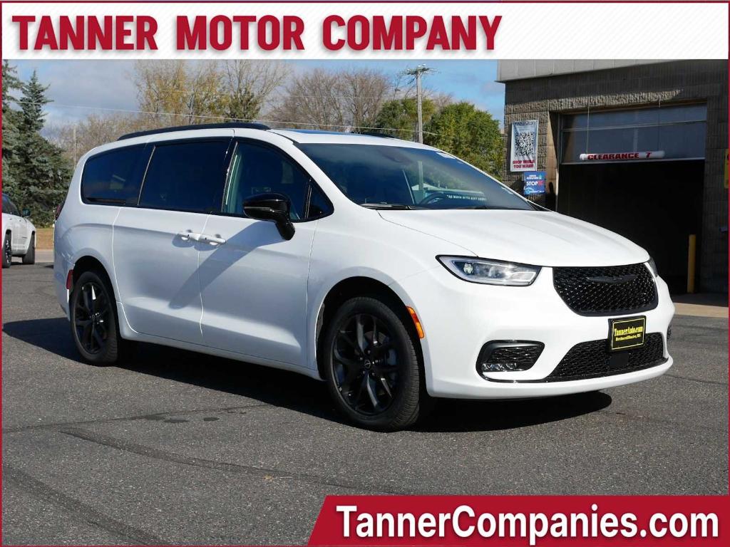New 2026 Chrysler Pacifica Limited