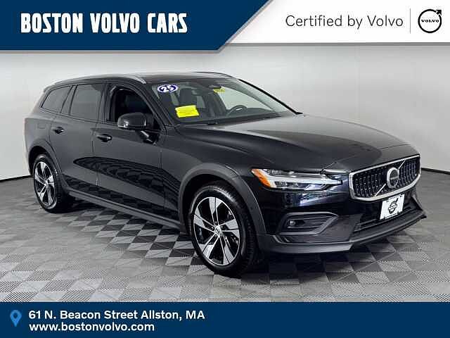 2025 Volvo V60 Cross Country B5 Plus