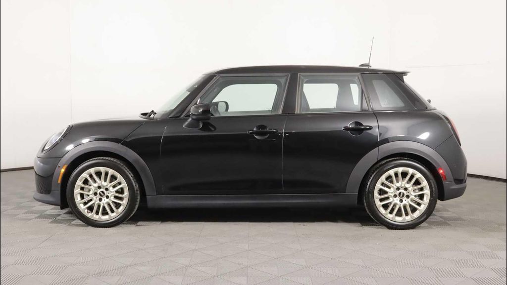 صورة 4 لـ 2025 MINI HARDTOP COOPER S