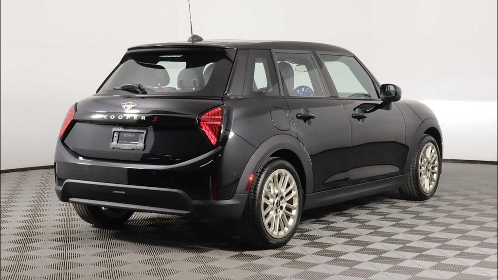 صورة 7 لـ 2025 MINI HARDTOP COOPER S