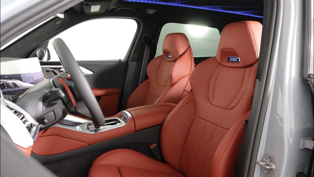 صورة 9 لـ 2026 BMW XM LABEL