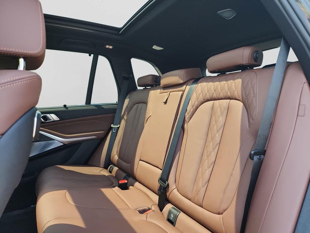 2026 BMW X5 M60I — миниатюра 19