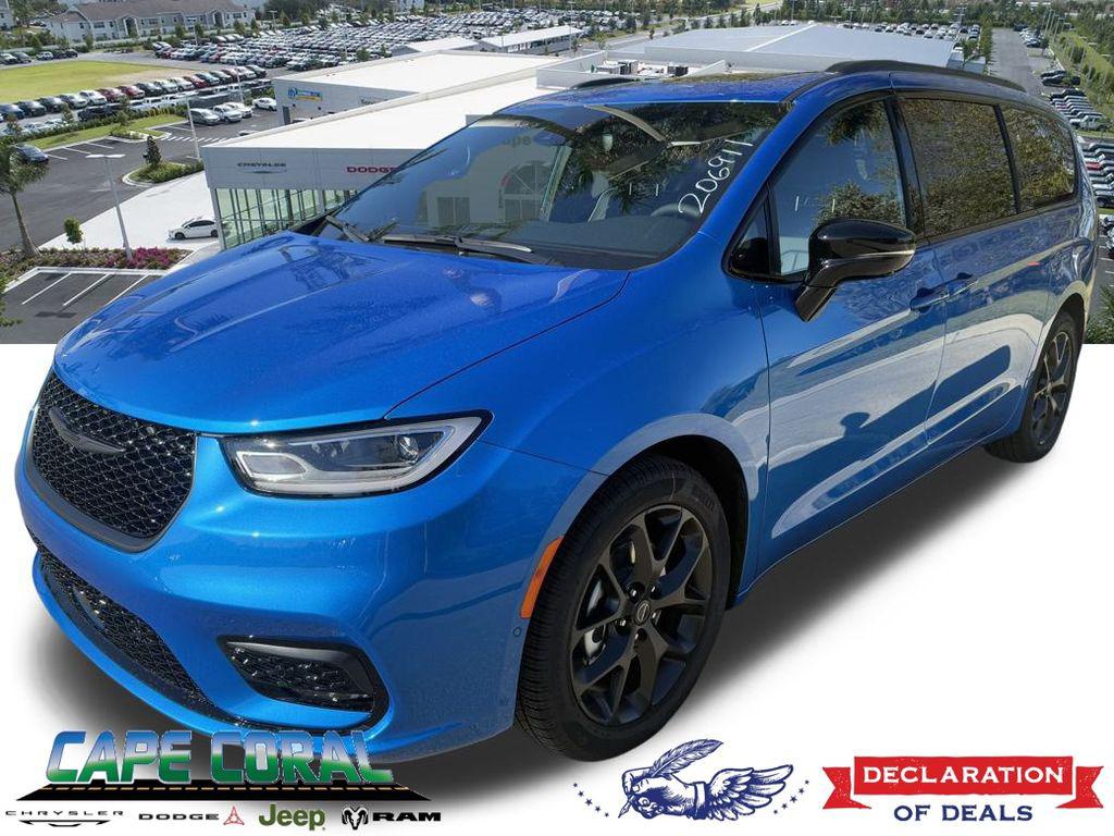 New 2026 Chrysler Pacifica Limited