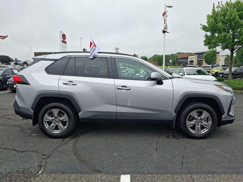 صورة 7 لـ 2024 Toyota RAV4 XLE