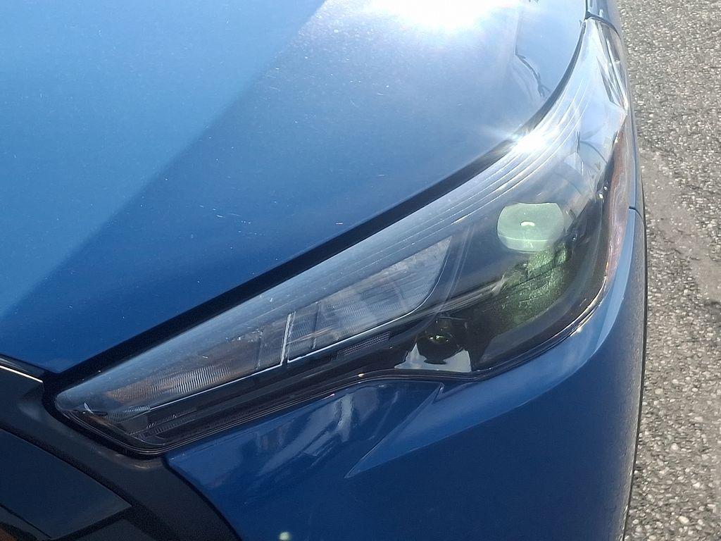 2026 Toyota COROLLA CROSS LE photo 9