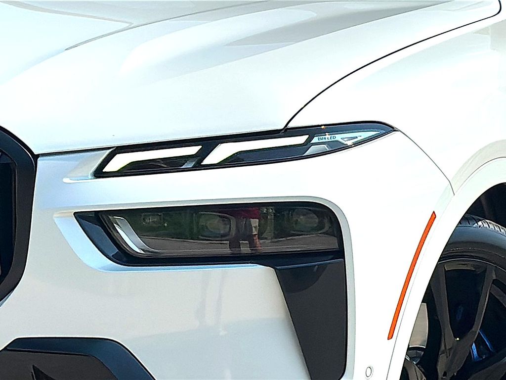 صورة 4 لـ 2025 BMW X7 M60I