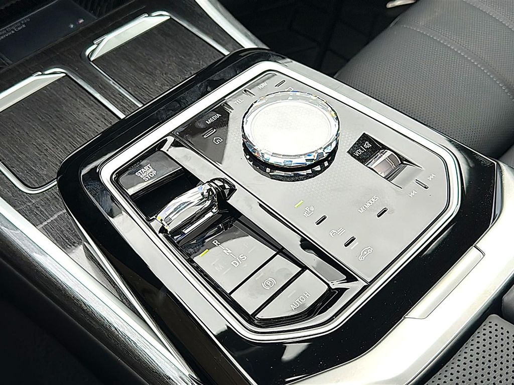 صورة مصغرة 25 لـ 2026 BMW 740 BASE