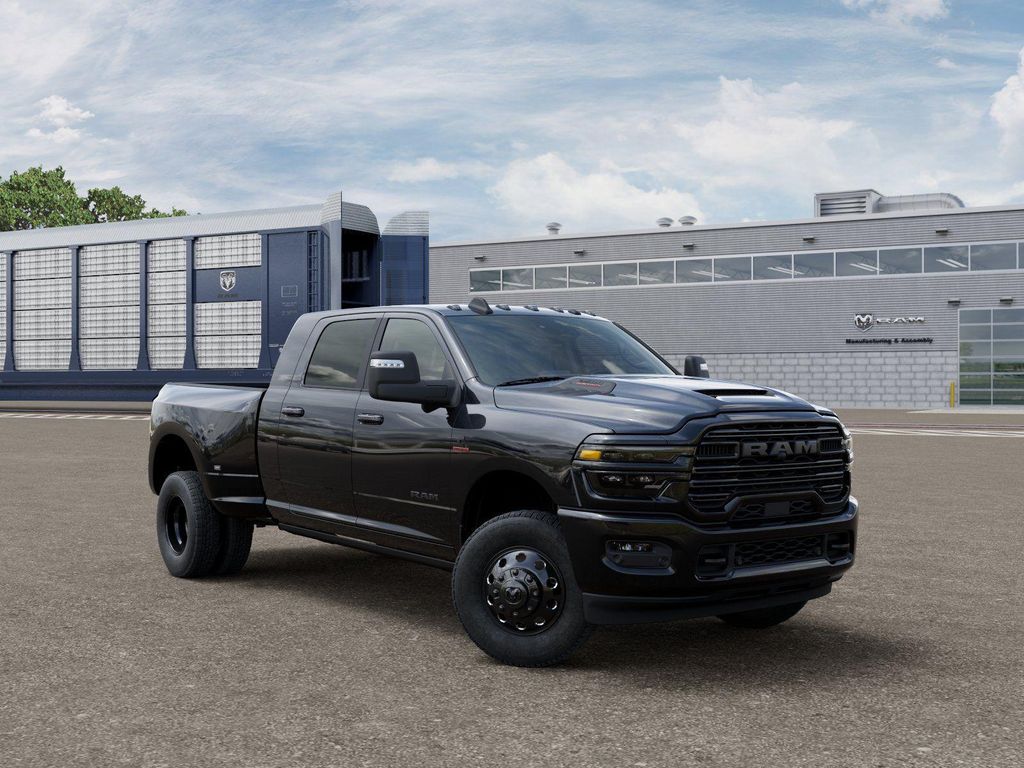 صورة 5 لـ 2026 RAM 3500 LARAMIE MEGA CAB 4X4 6'4' BOX