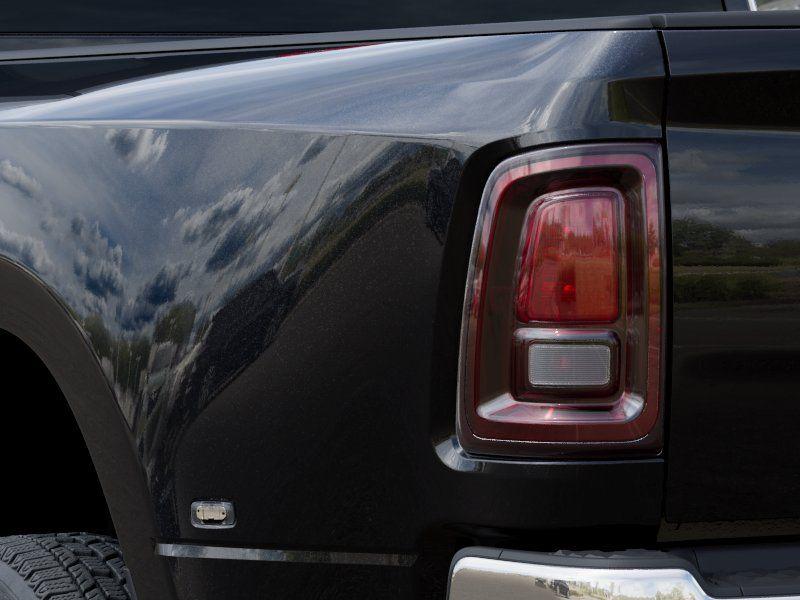 2026 RAM 3500 TRADESMAN CREW CAB 4X4 8' BOX — фото 9
