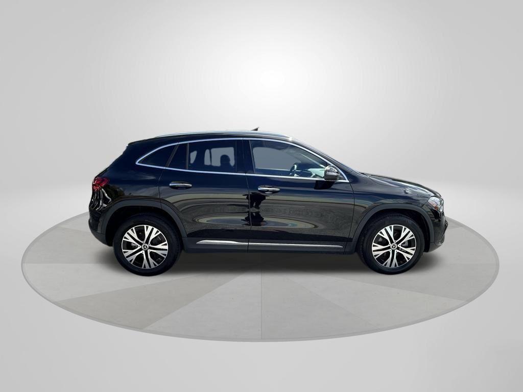 MERCEDES-BENZ GLA - 8