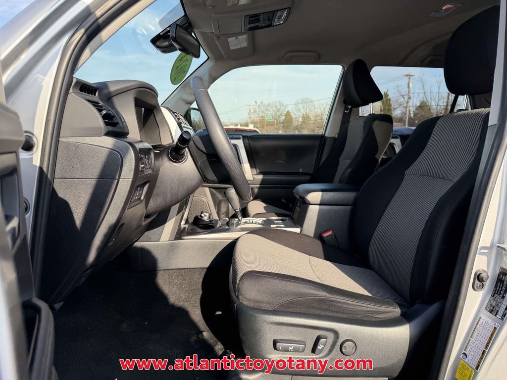 2024 Toyota 4RUNNER SR5 缩略图 14