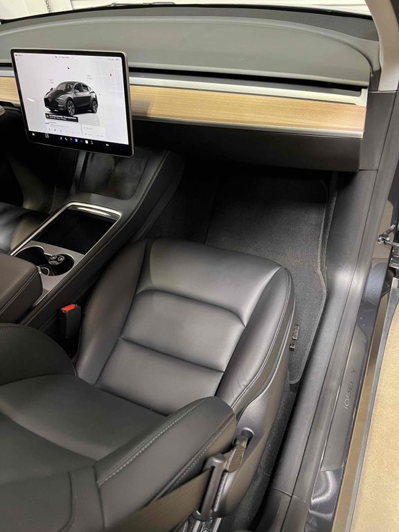 2025 Tesla MODEL Y LONG RANGE DUAL MOTOR ALL-WHEEL DRIVE — миниатюра 37