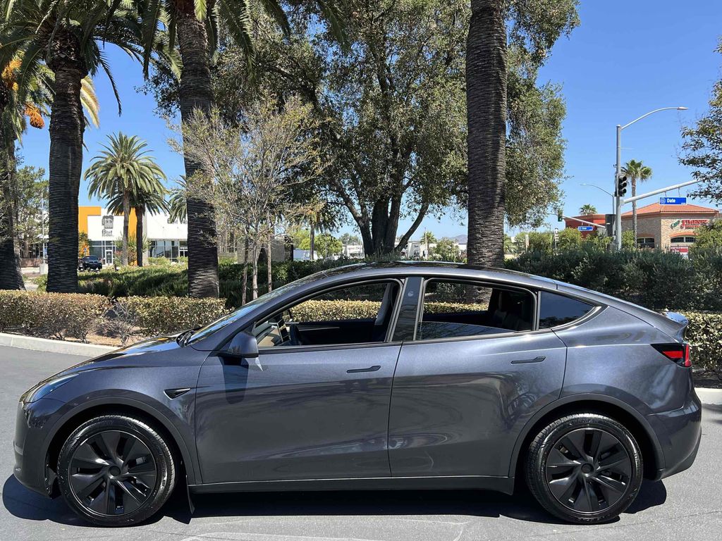 2025 Tesla MODEL Y LONG RANGE DUAL MOTOR ALL-WHEEL DRIVE — миниатюра 21