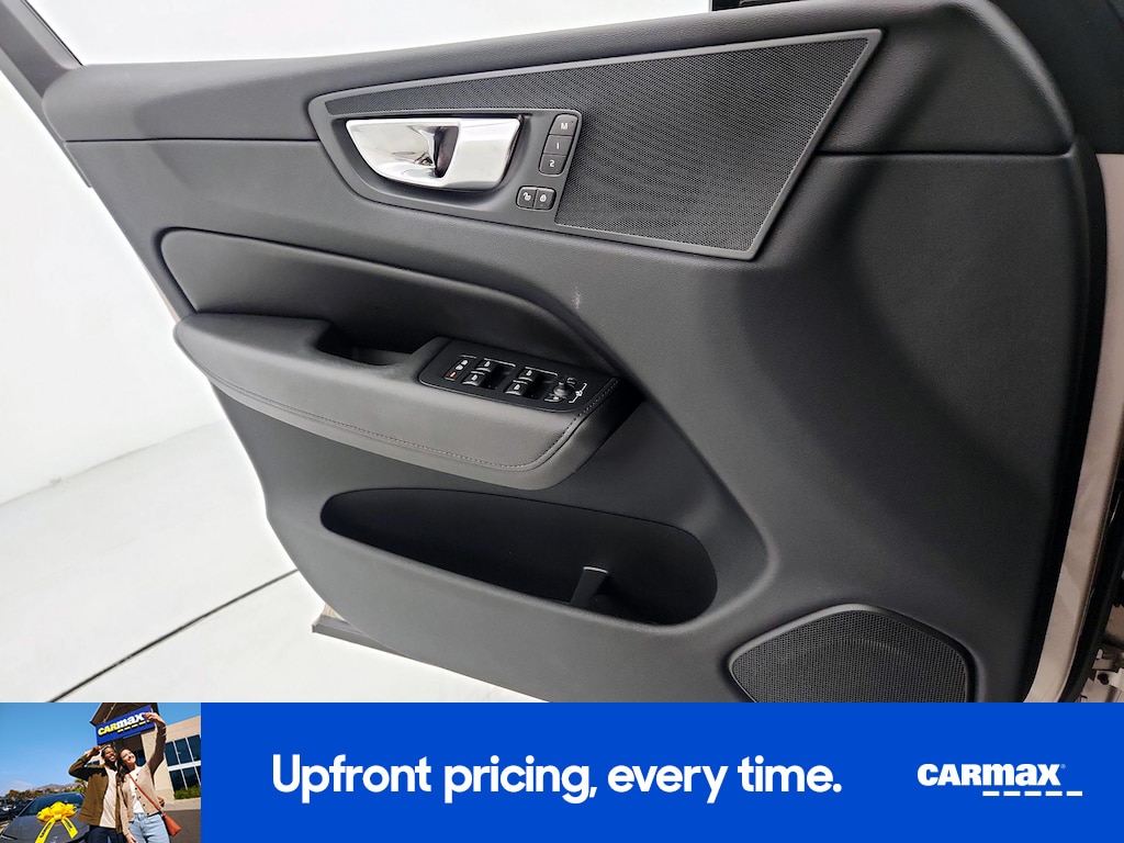 صورة مصغرة 15 لـ 2023 Volvo XC60 B5 PLUS DARK THEME