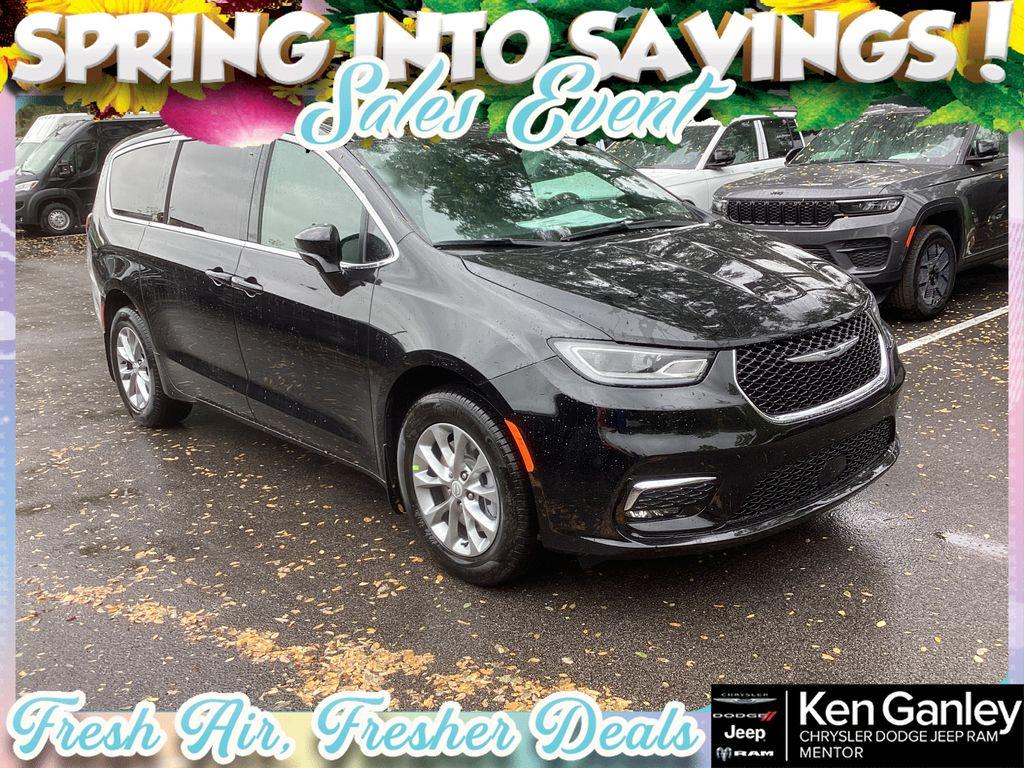 New 2026 Chrysler Pacifica Select