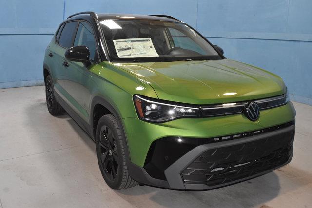 New 2026 Volkswagen Taos 1.5T SE Black