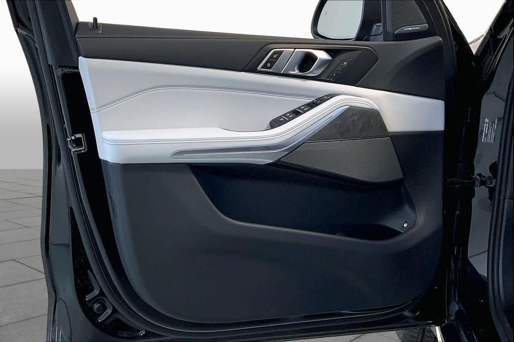 2026 BMW X5 PHEV XDRIVE50E photo 10