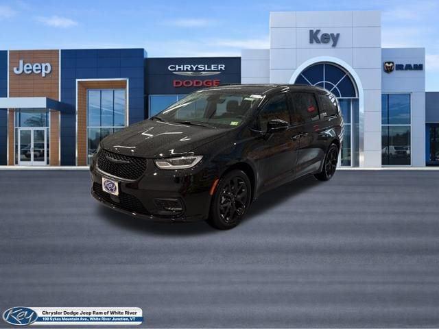 New 2026 Chrysler Pacifica Select