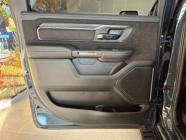 صورة 34 لـ 2025 RAM 1500 RHO