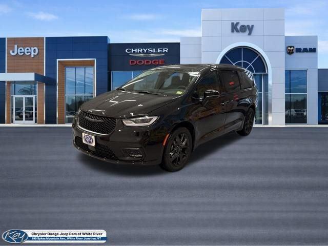 New 2026 Chrysler Pacifica Select