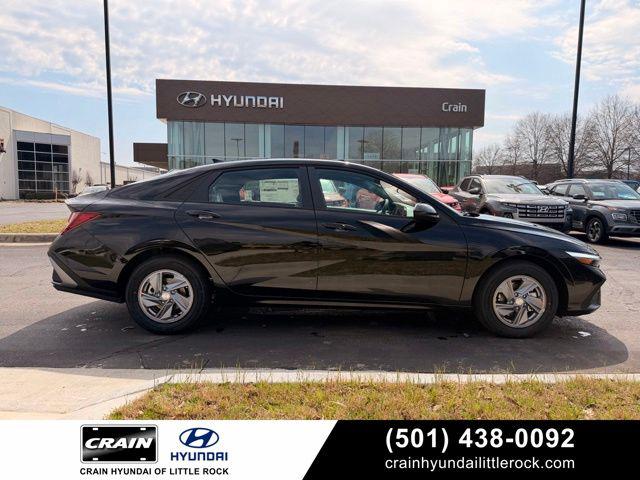 New 2026 Hyundai ELANTRA SE